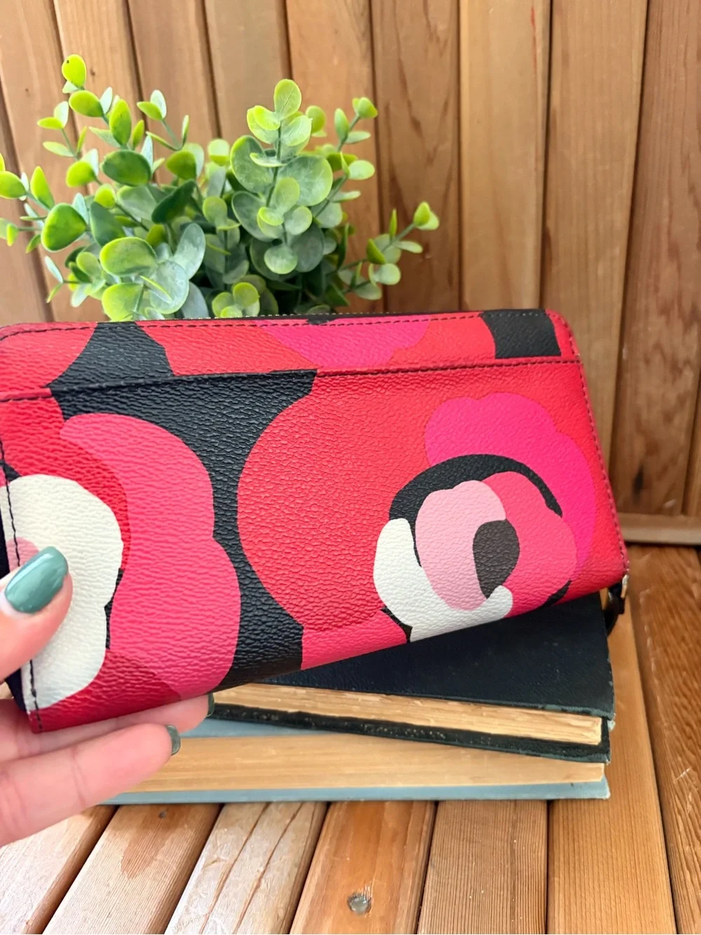 Kate Spade New York Floral Zippered Wallet in Hot Pink Black & White Florals